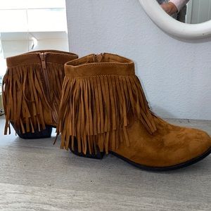 NWOT Heritage Brown Suede Fringe Booties